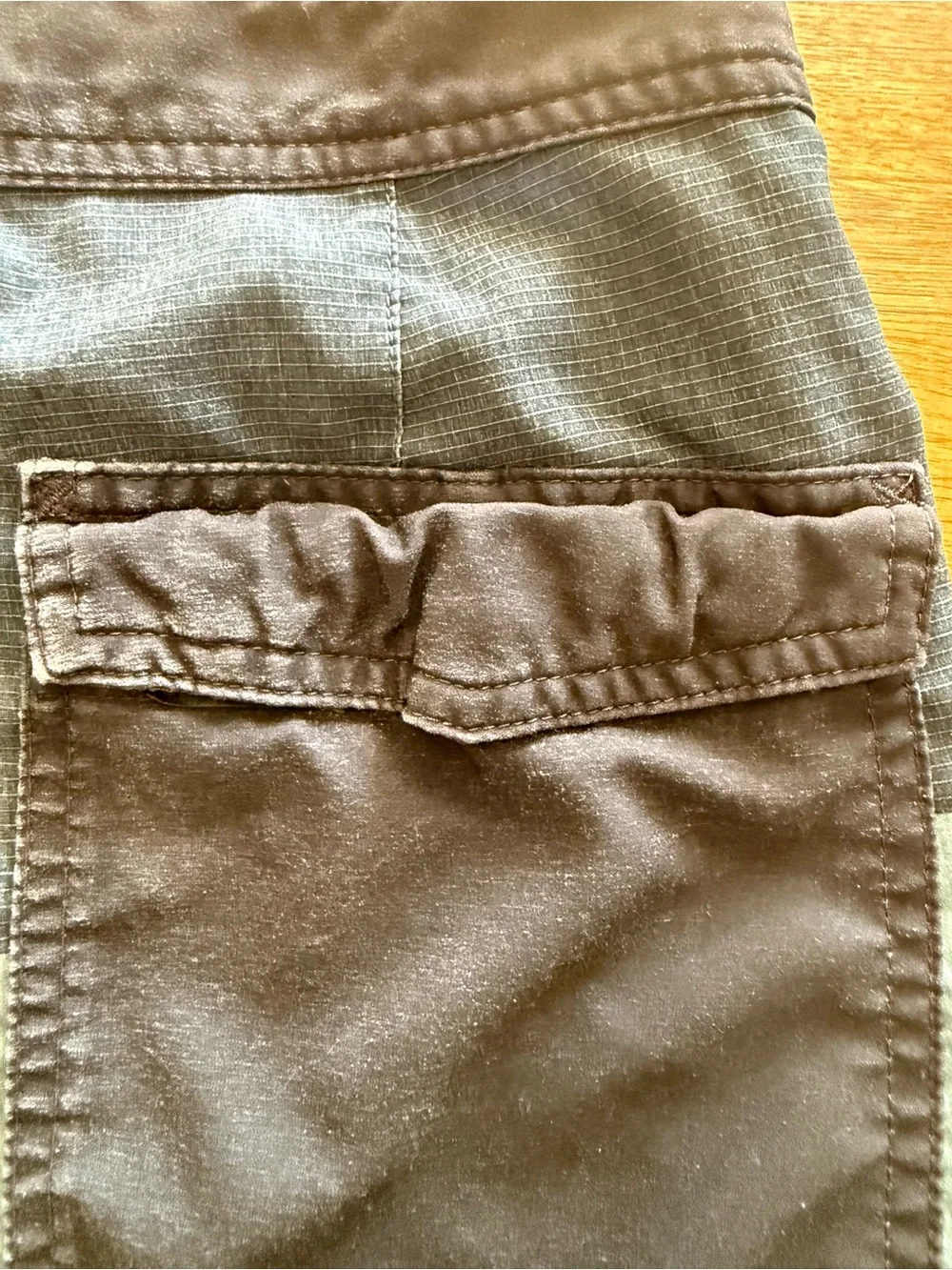 Quiksilver Men’s Dark Blue and Light Blue Striped Board Shorts Size 33